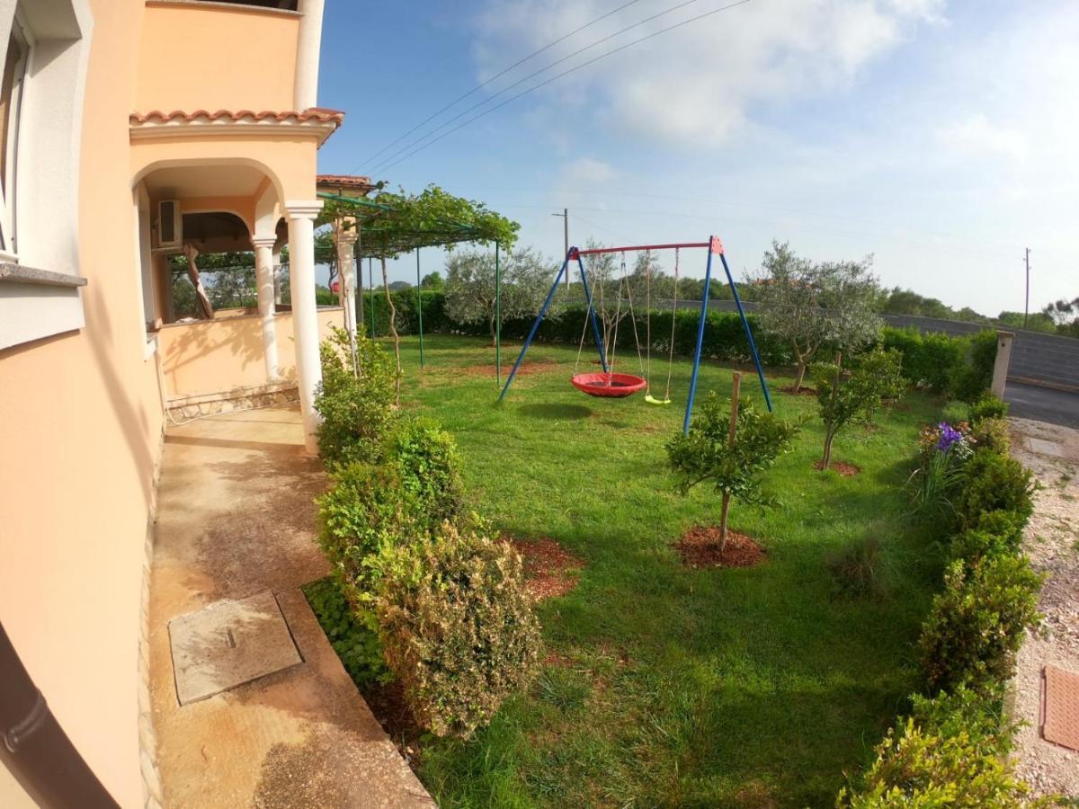Spacious Apartment With Parking&Garden Marčana エクステリア 写真