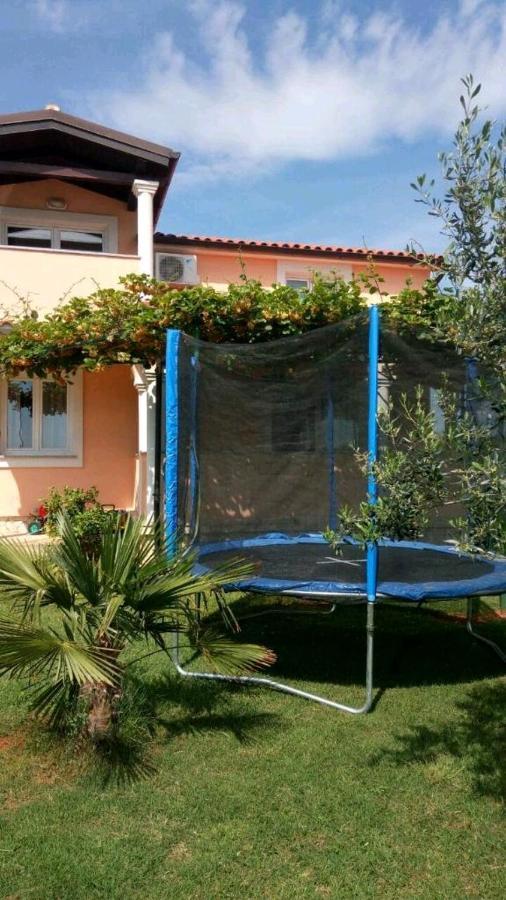 Spacious Apartment With Parking&Garden Marčana エクステリア 写真