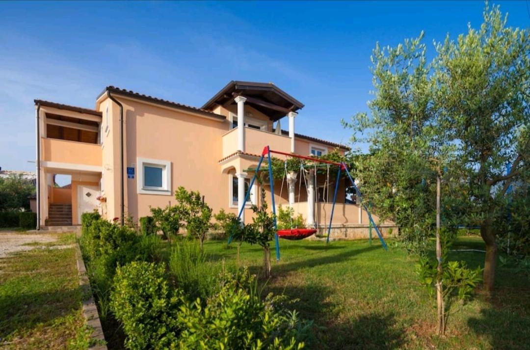 Spacious Apartment With Parking&Garden Marčana エクステリア 写真