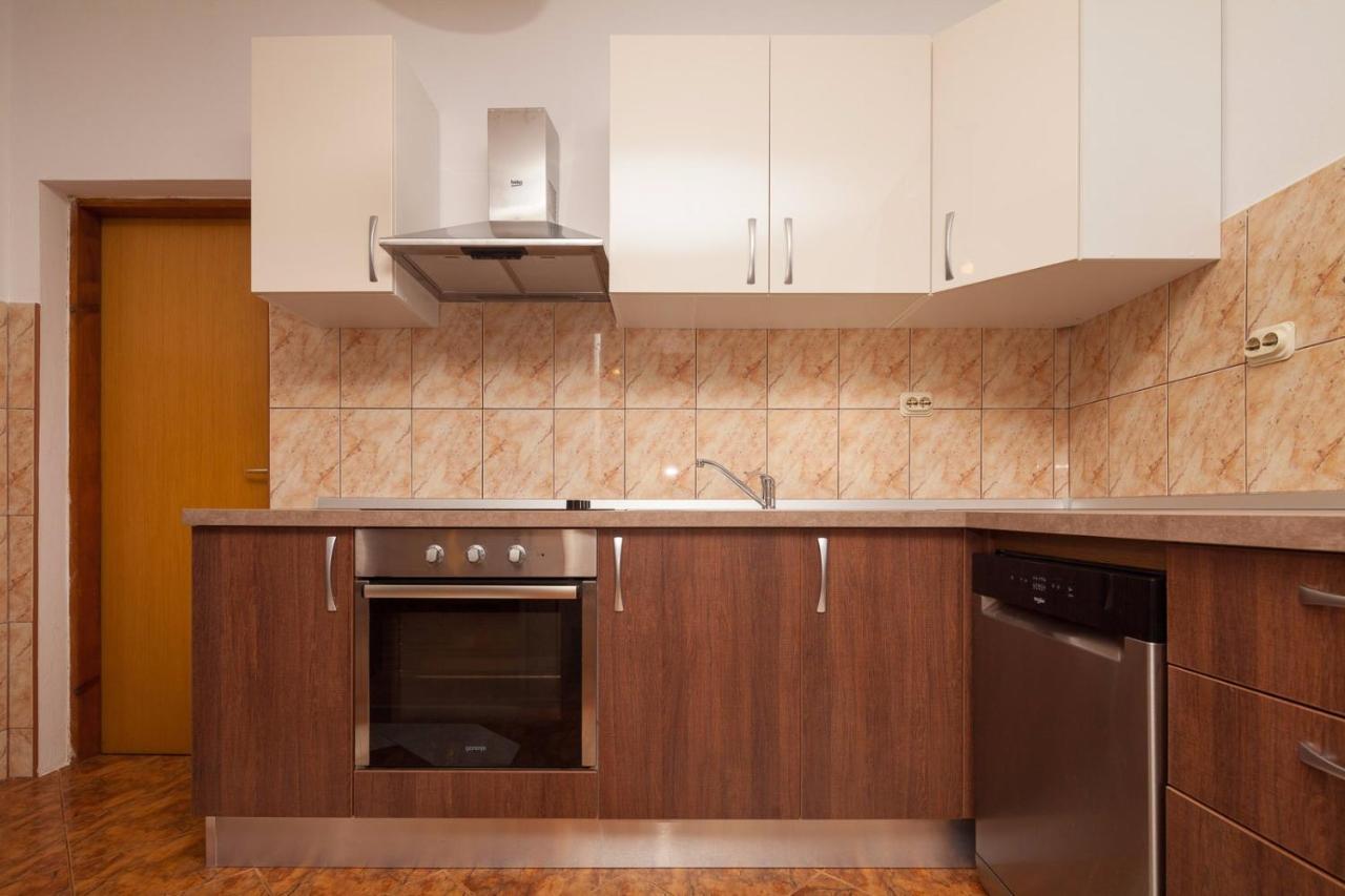 Spacious Apartment With Parking&Garden Marčana エクステリア 写真