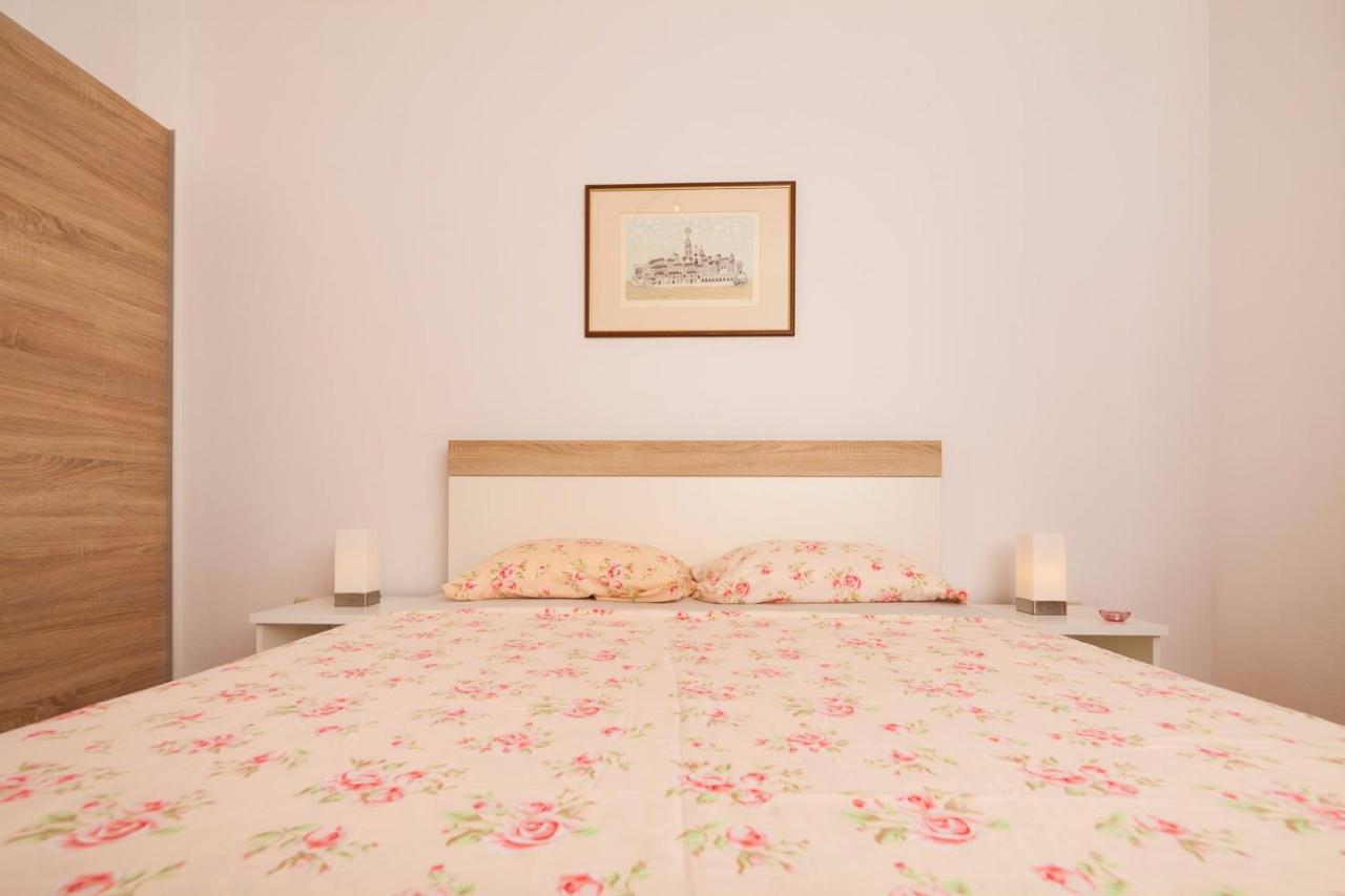 Spacious Apartment With Parking&Garden Marčana エクステリア 写真