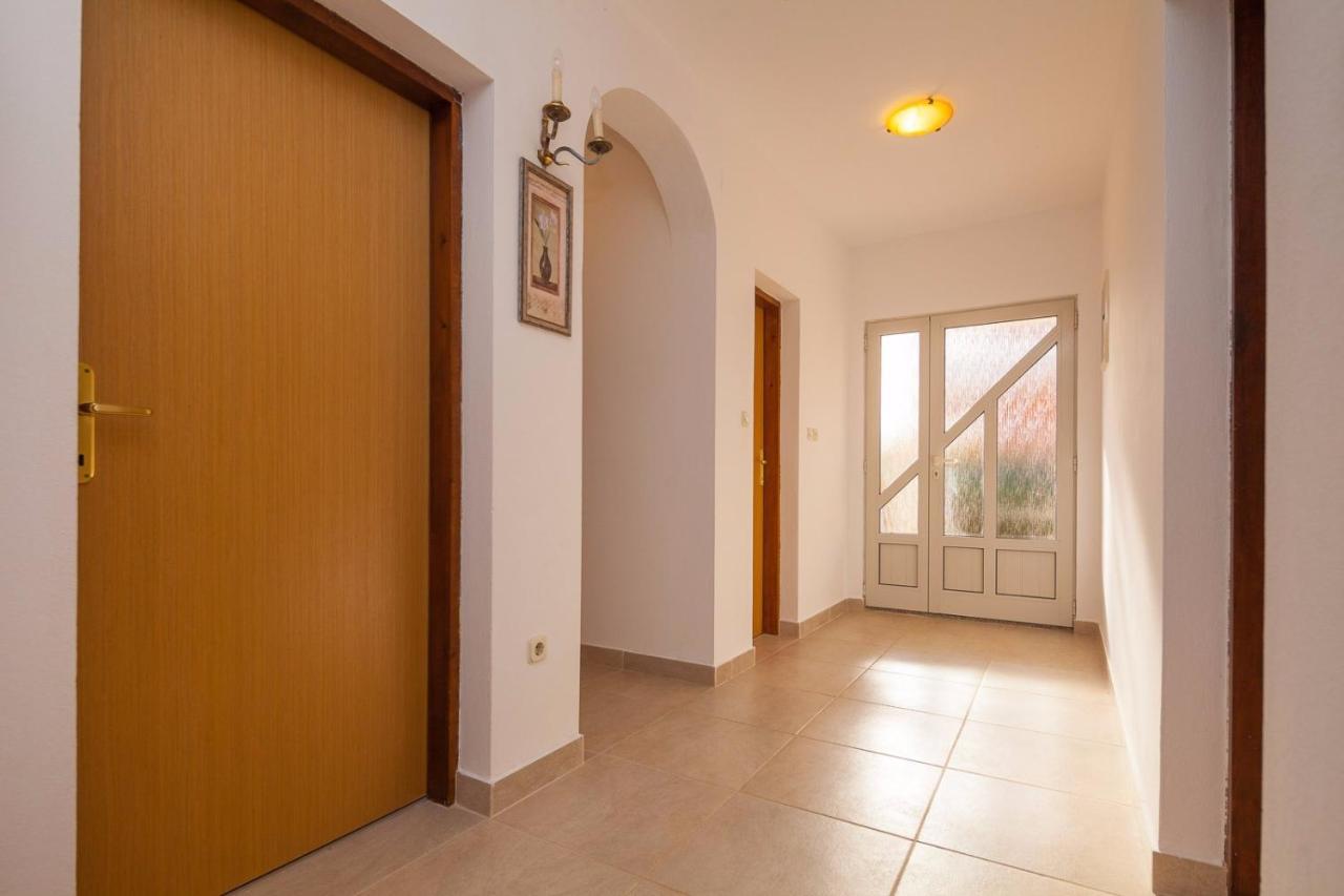 Spacious Apartment With Parking&Garden Marčana エクステリア 写真