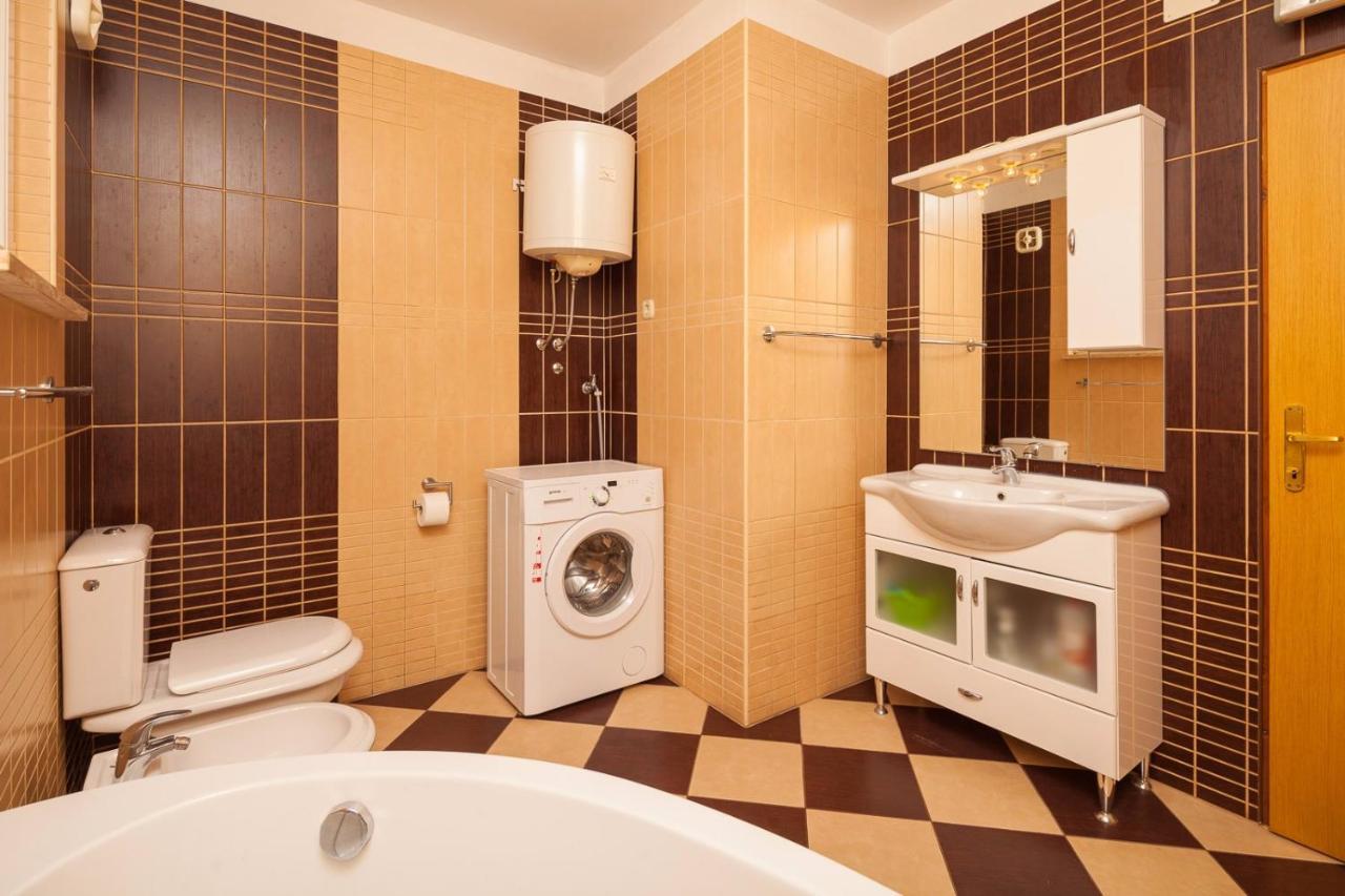 Spacious Apartment With Parking&Garden Marčana エクステリア 写真