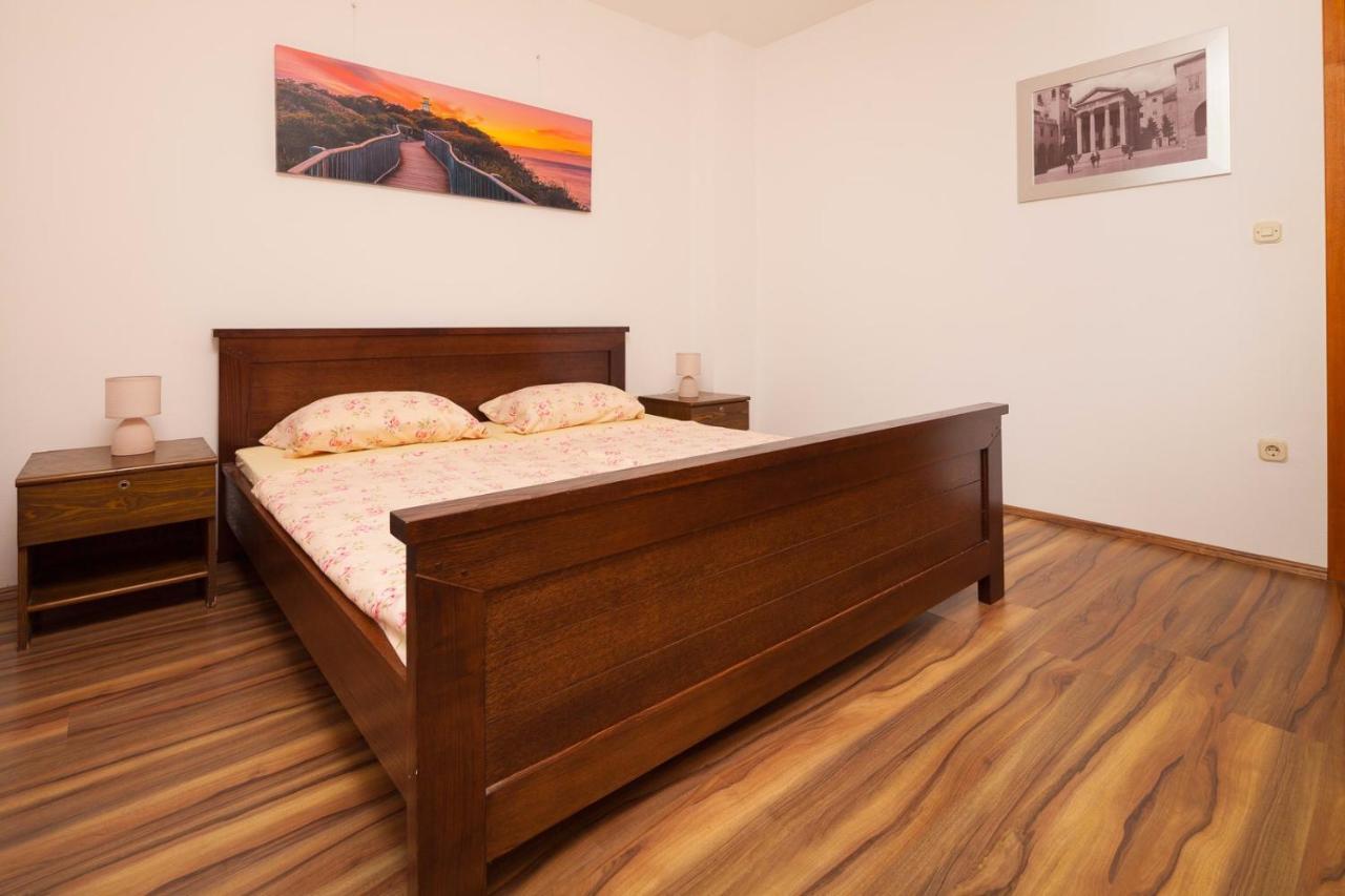 Spacious Apartment With Parking&Garden Marčana エクステリア 写真