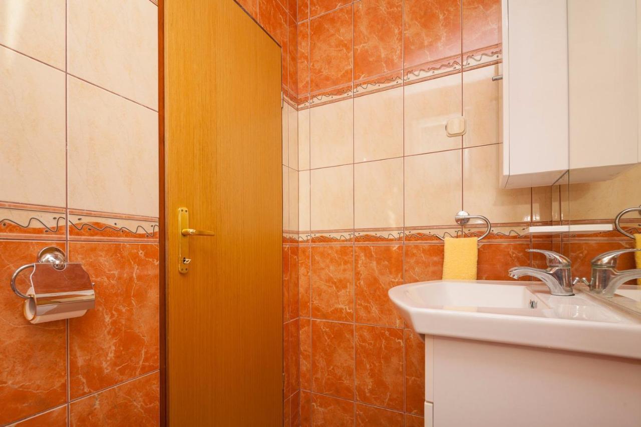 Spacious Apartment With Parking&Garden Marčana エクステリア 写真