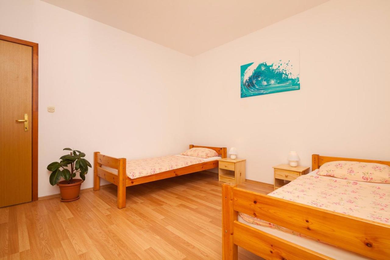 Spacious Apartment With Parking&Garden Marčana エクステリア 写真