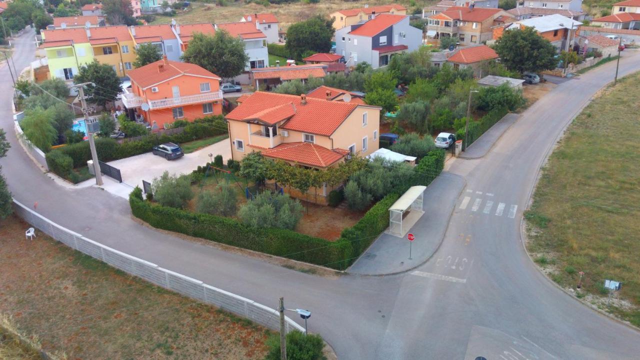Spacious Apartment With Parking&Garden Marčana エクステリア 写真