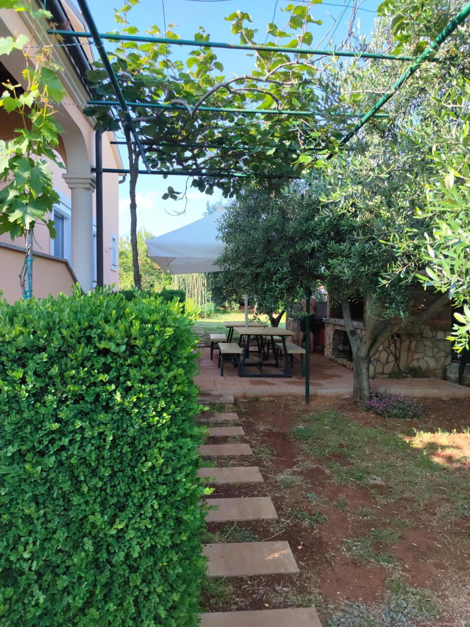 Spacious Apartment With Parking&Garden Marčana 部屋 写真